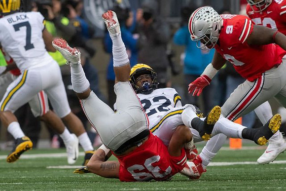 Tarik Black (7) and Karan Higdon (22)