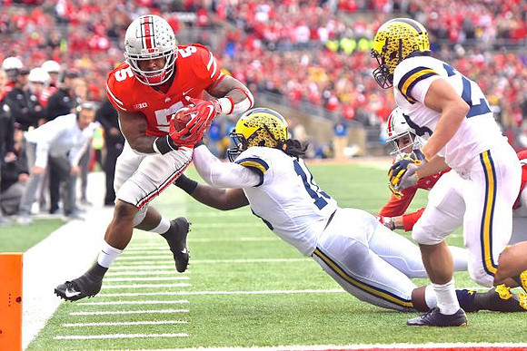 Devin Bush (10) and Brandon Watson (28)
