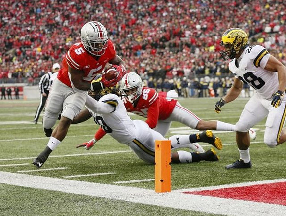 Devin Bush (10) and Brandon Watson (28)
