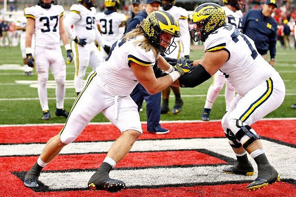 Chase Winovich (15) and Jon Runyan Jr. (75)