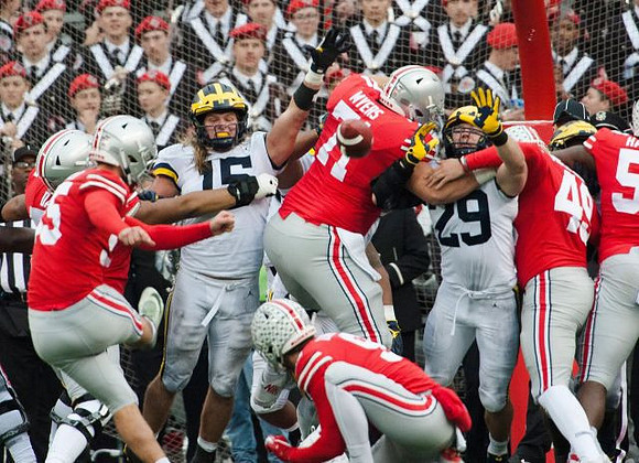 Chase Winovich (15) and Jordan Glasgow (29)