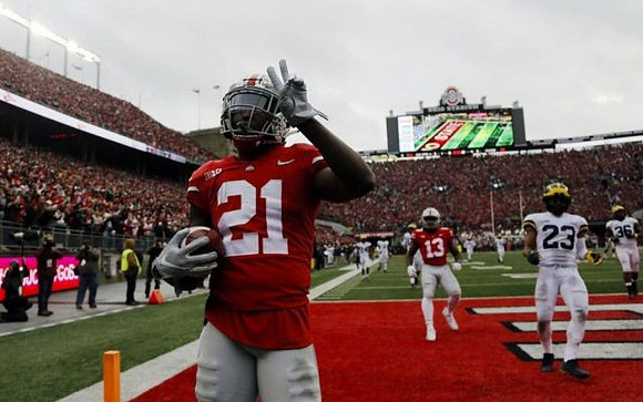Tyree Kinnel (23) and Devin Gil (36)