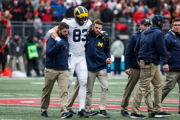 Zach Gentry (83)