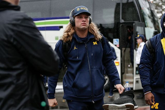 Chase Winovich (15)