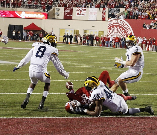 Channing Stribling (8), Delano Hill (44), and Desmond Morgan (3)