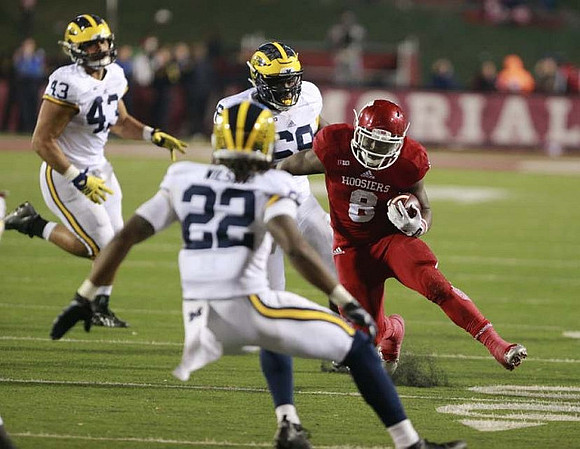 Chris Wormley (43), Jarrod Wilson (22), and Willie Henry (69)