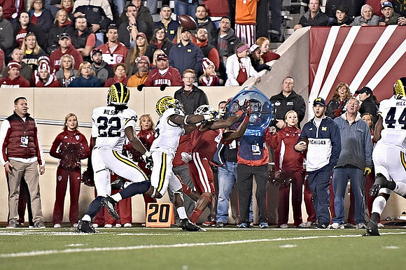 Jarrod Wilson (22), Jabrill Peppers (5), and Delano Hill (44)