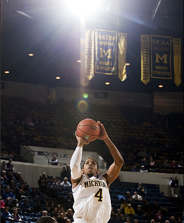Darius Morris (4)