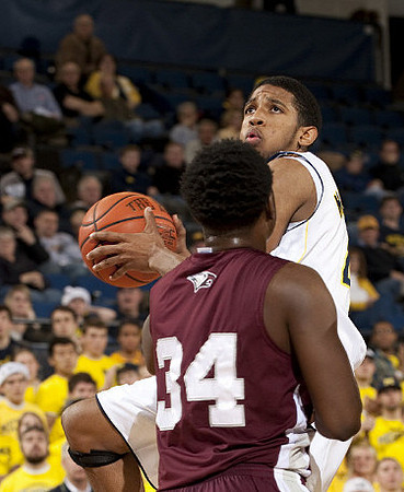 Darius Morris (4)