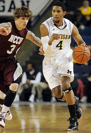 Darius Morris (4)