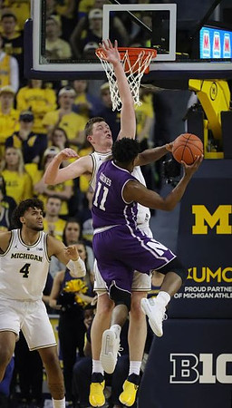 Isaiah Livers (4) and Jon Teske (15)