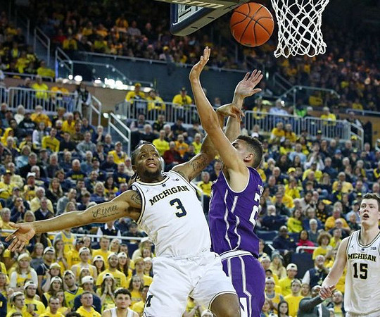 Zavier Simpson (3) and Jon Teske (15)