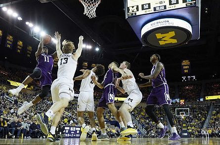 Ignas Brazdeikis (13), Jordan Poole (2), and Jon Teske (15)
