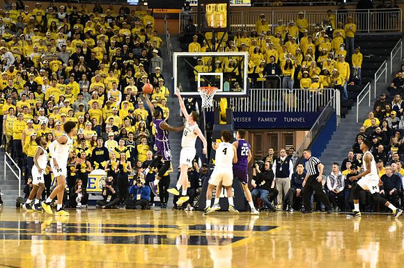 Jordan Poole (2), Jon Teske (15), Isaiah Livers (4), Charles Matthews (1), and David DeJulius (0)