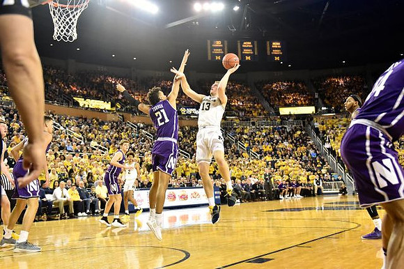 Jordan Poole (2) and Ignas Brazdeikis (13)