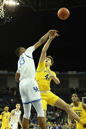 Will Tschetter (42), Dug McDaniel (0), and Tarris Reed Jr. (32)