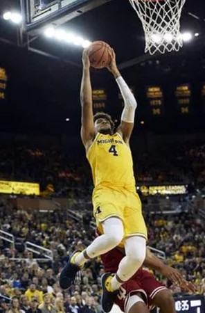 Isaiah Livers (4)