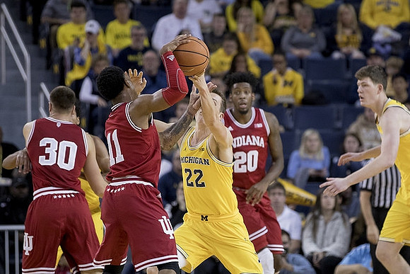 Duncan Robinson (22) and Jon Teske (15)