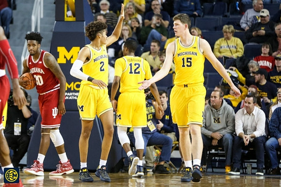 Jordan Poole (2), Muhammad-Ali Abdur-Rahkman (12), and Jon Teske (15)