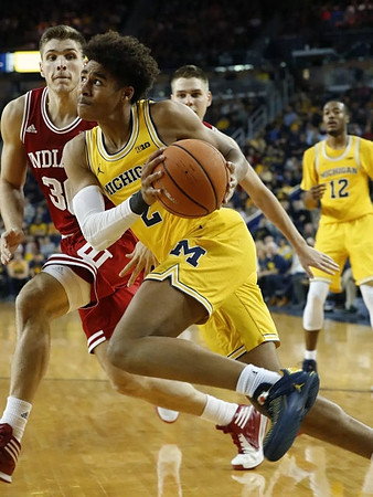 Jordan Poole (2) and Muhammad-Ali Abdur-Rahkman (12)