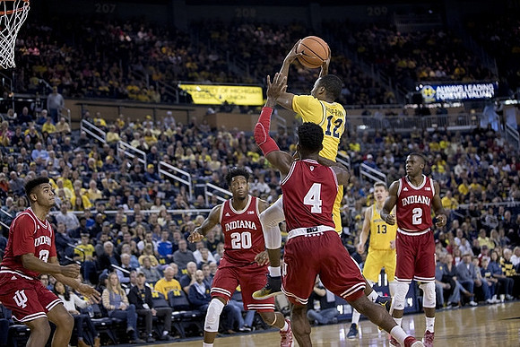 Muhammad-Ali Abdur-Rahkman (12) and Moritz Wagner (13)