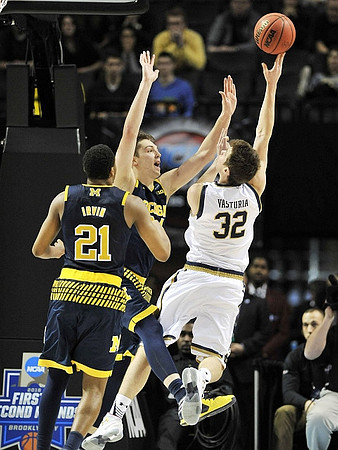 Zak Irvin (21) and Mark Donnal (34)