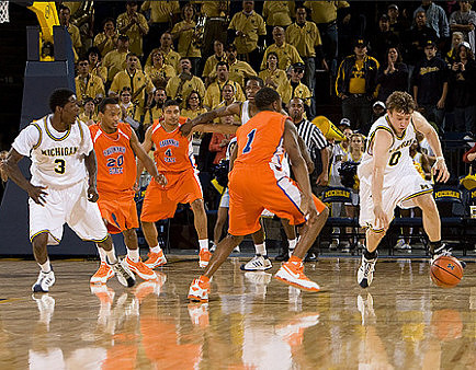 Manny Harris (3) and Zack Novak (0)