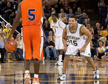 David Merritt (15) and Manny Harris (3)