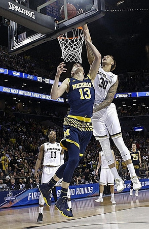 Moritz Wagner (13) and Duncan Robinson (22)