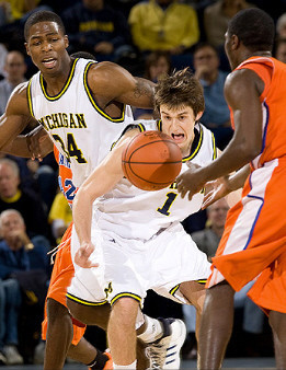 DeShawn Sims (34) and Stu Douglass (1)