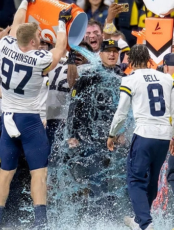 Aidan Hutchinson (97), Jim Harbaugh, and Ronnie Bell (8)
