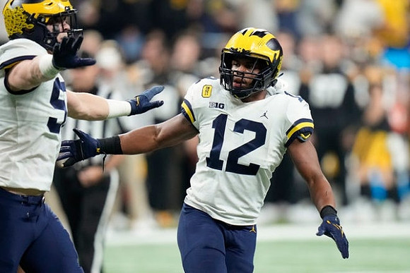 DJ Turner (5) and Josh Ross (12)