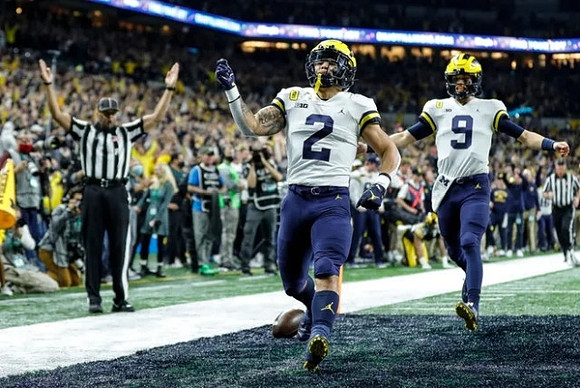 Blake Corum (2) and J.J. McCarthy (9)