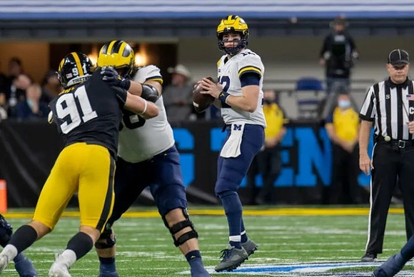Andrew Vastardis (68) and Cade McNamara (12)
