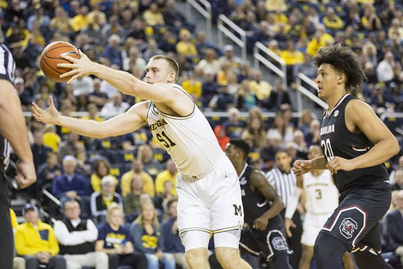Austin Davis (51) and Zavier Simpson (3)