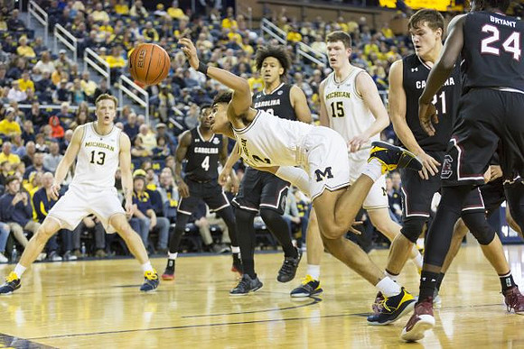 Ignas Brazdeikis (13), Jordan Poole (2), and Jon Teske (15)