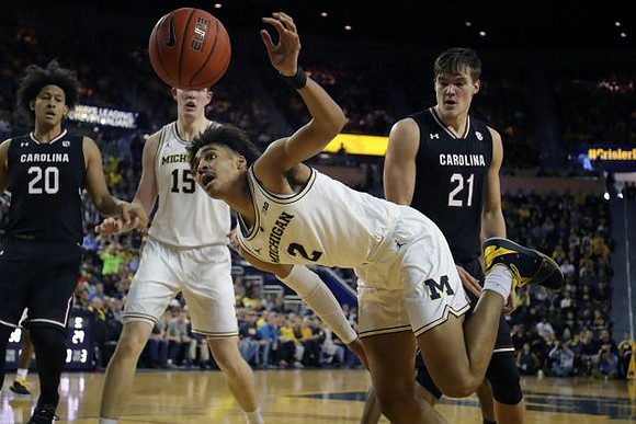 Jon Teske (15) and Jordan Poole (2)