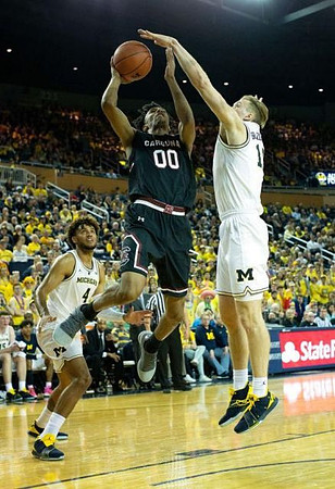 Isaiah Livers (4) and Ignas Brazdeikis (13)