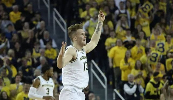 Zavier Simpson (3) and Ignas Brazdeikis (13)