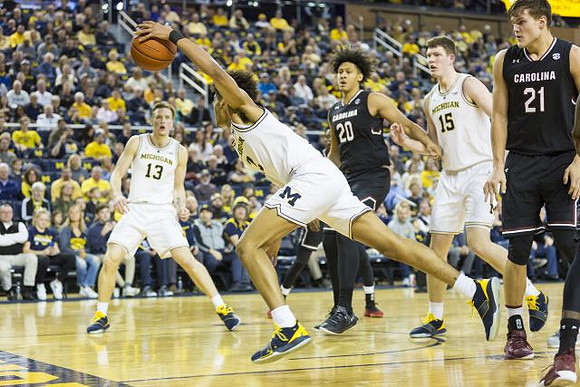 Ignas Brazdeikis (13), Jordan Poole (2), and Jon Teske (15)