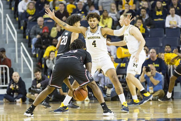 Isaiah Livers (4) and Austin Davis (51)