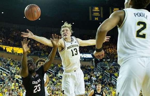 Ignas Brazdeikis (13) and Jordan Poole (2)