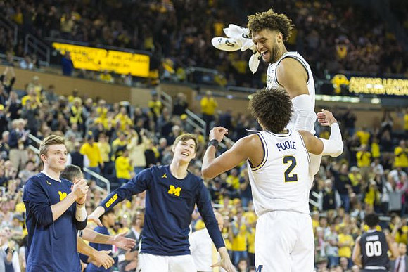 Luke Wilson (32), Colin Castleton (11), Isaiah Livers (4), and Jordan Poole (2)