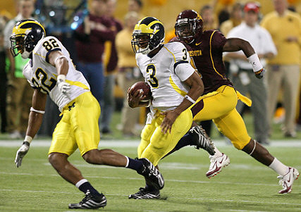 LaTerryal Savoy (82) and Justin Feagin (3)