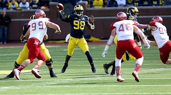 Devin Gardner (98) and Mason Cole (52)