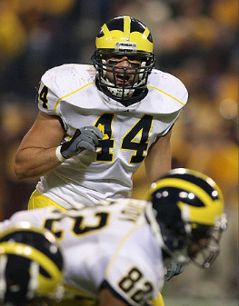 Mark Moundros (44) and LaTerryal Savoy (82)