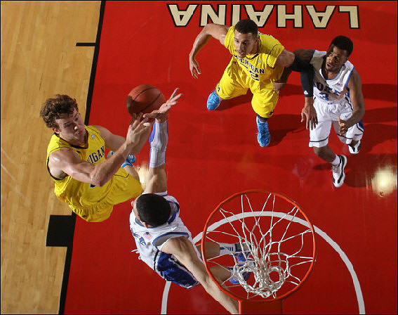 Zack Novak (0) and Jordan Morgan (52)