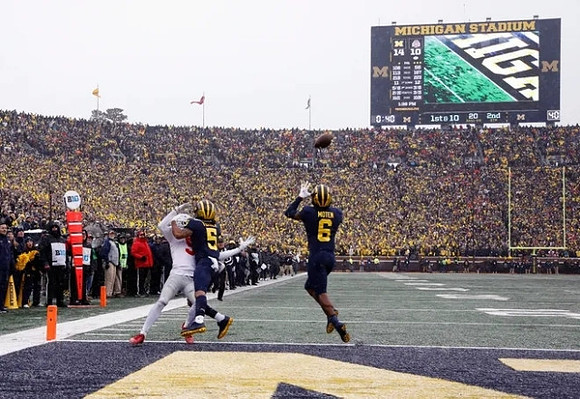 DJ Turner (5) and R.J. Moten (6)