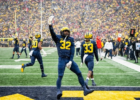 Kalel Mullings (20), Jaylen Harrell (32), and German Green (33)
