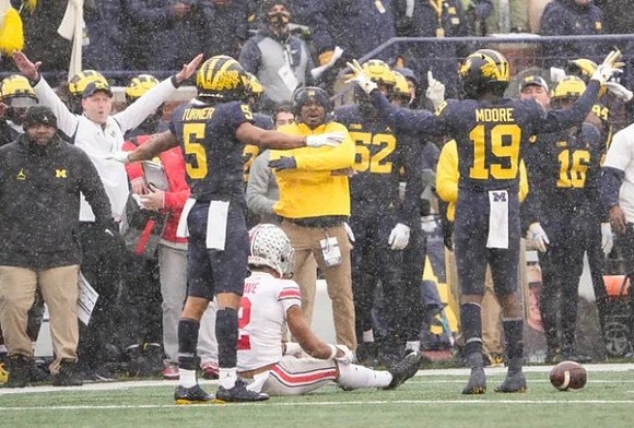 DJ Turner (5) and Rod Moore (19)